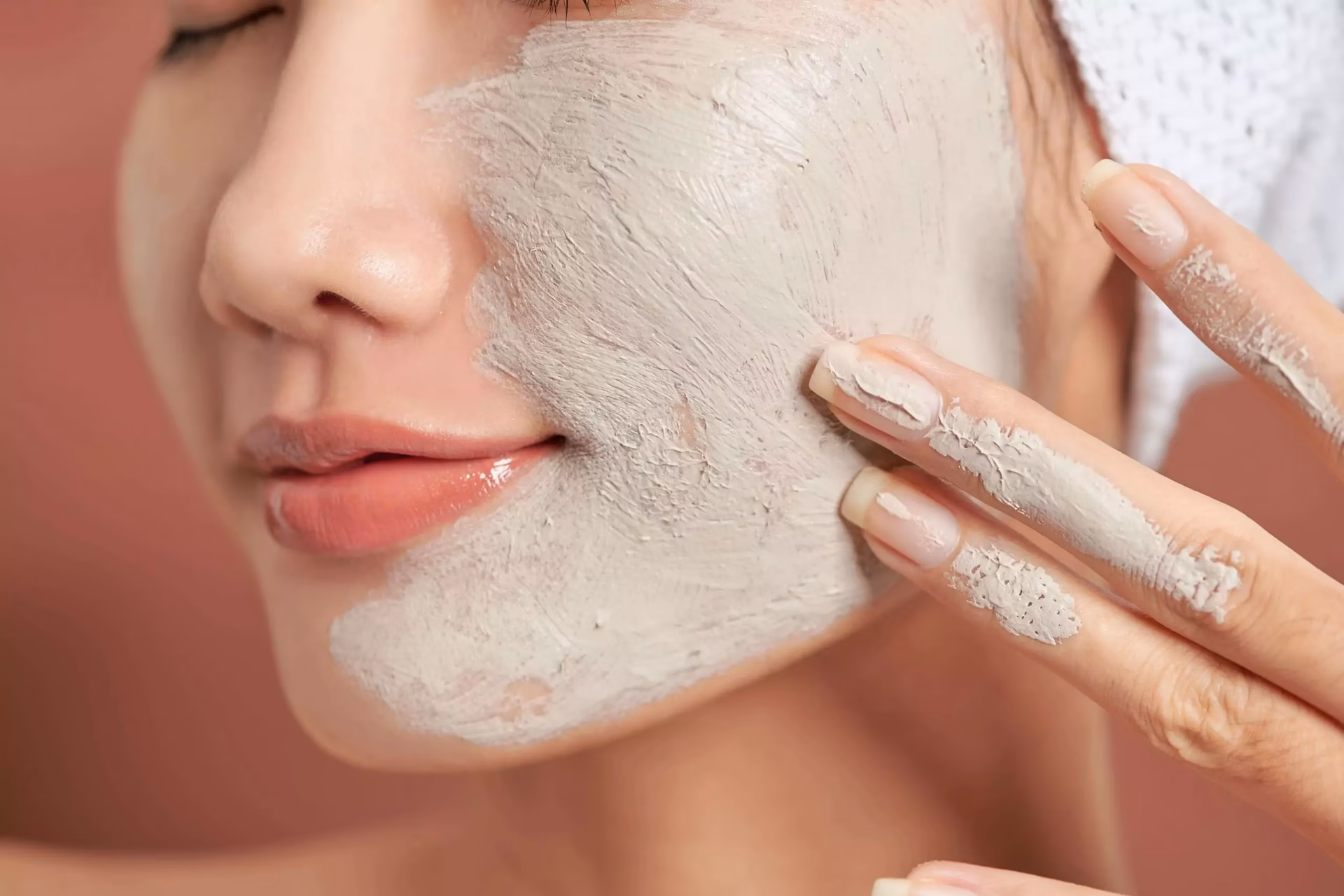 Comment faire un masque d'argile verte sur le visage ?