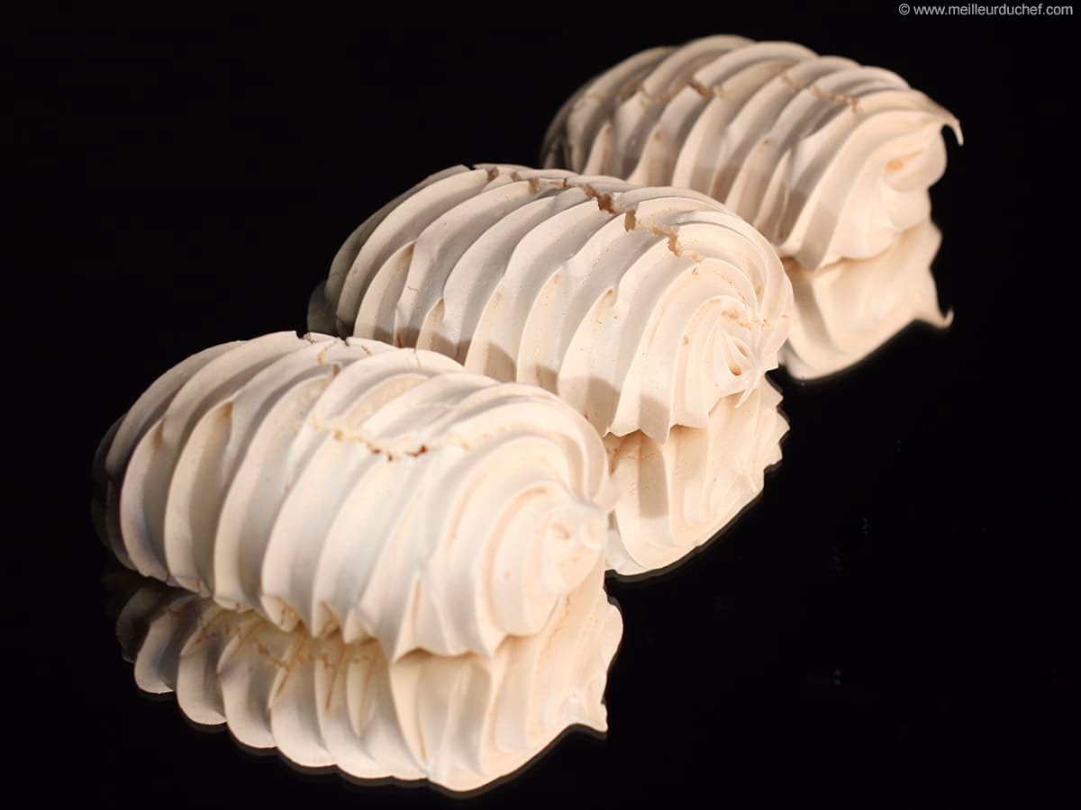 Quelle est la proportion de sucre et d'œufs pour la meringue ?
