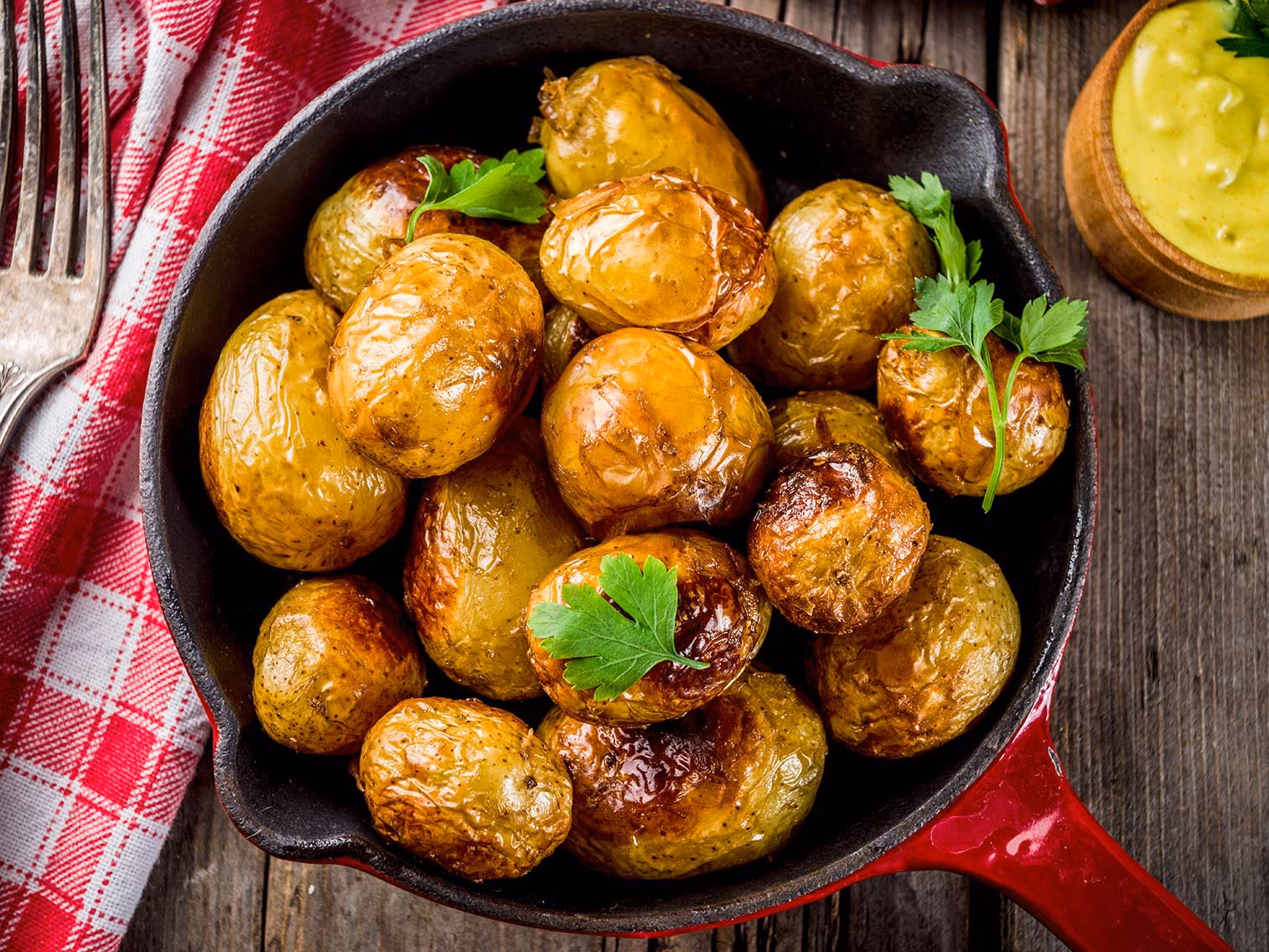 Faut-il enlever la peau des pommes de terre grenaille ?