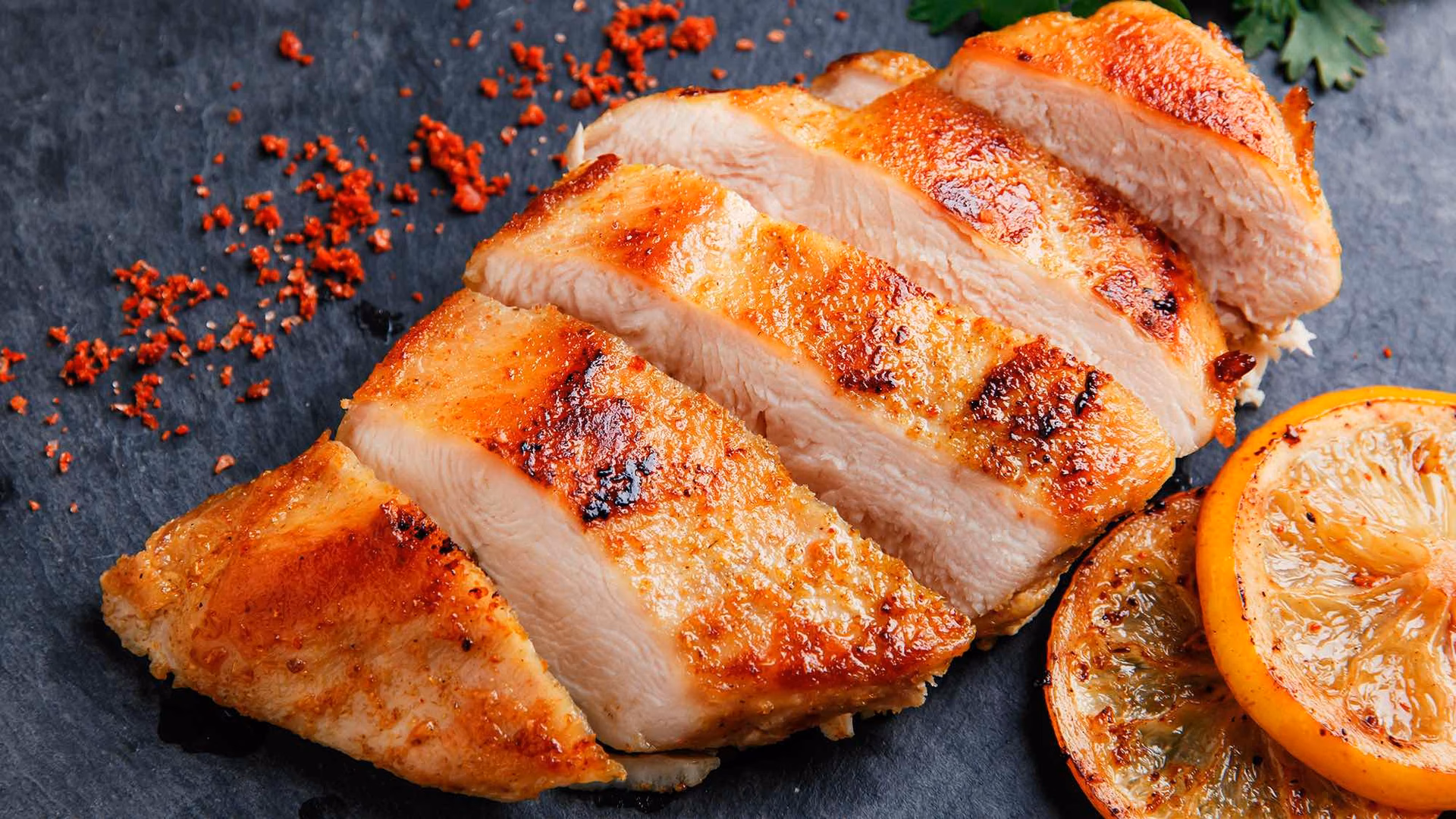 Que puis-je manger avec du blanc de poulet en tranche ?