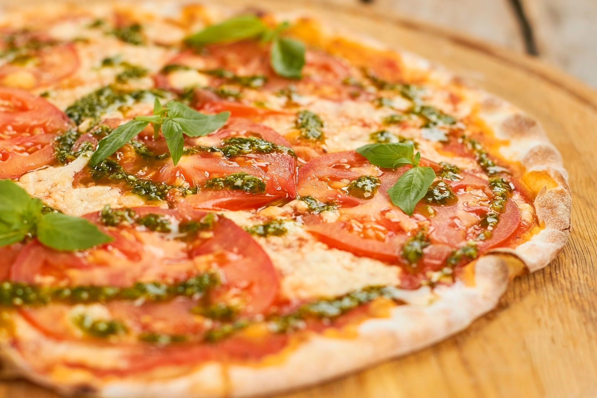 Puis-je mettre des tomates fraîches sur une pizza ?