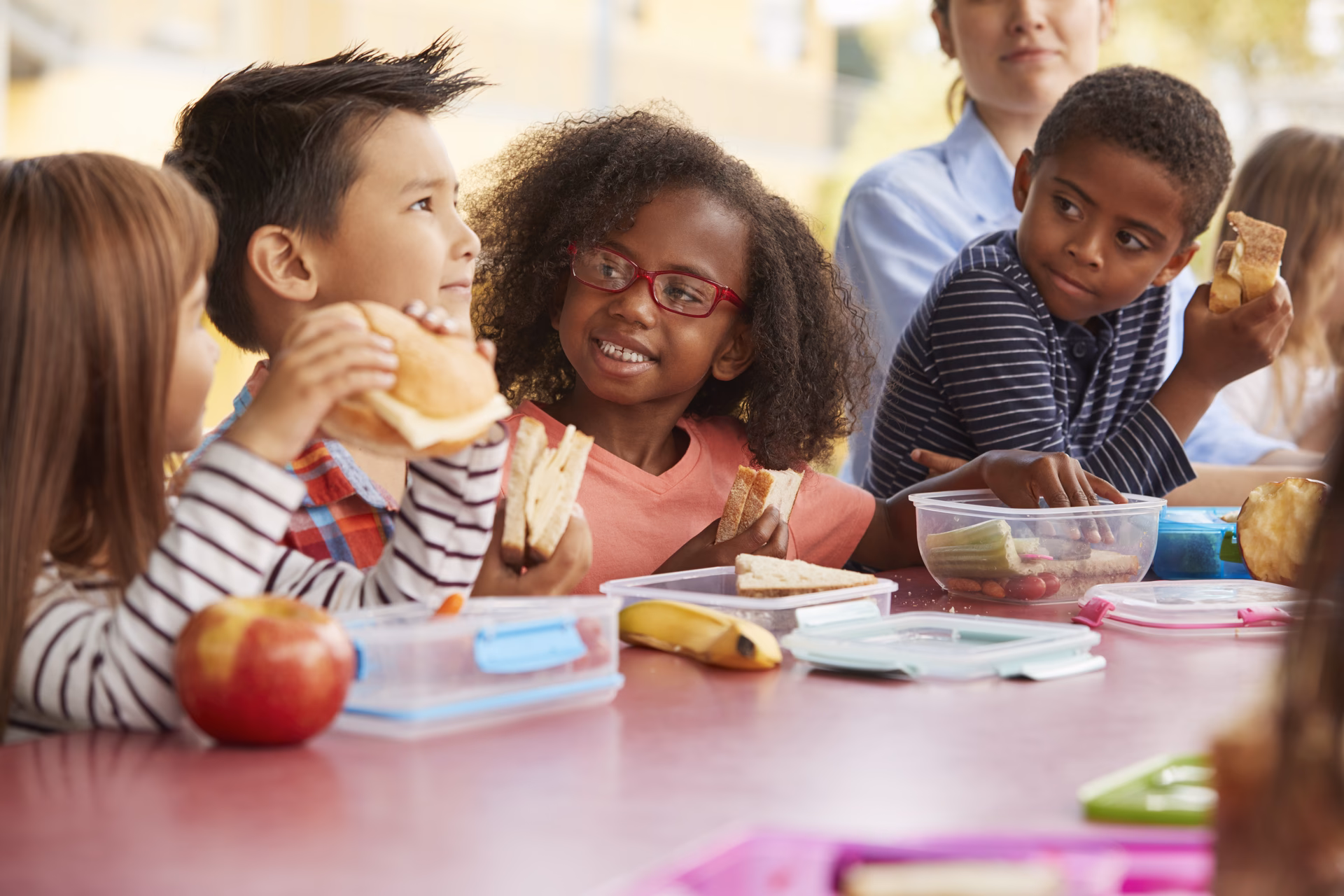 Comment s'appelle le local où les élèves prennent leur repas ?