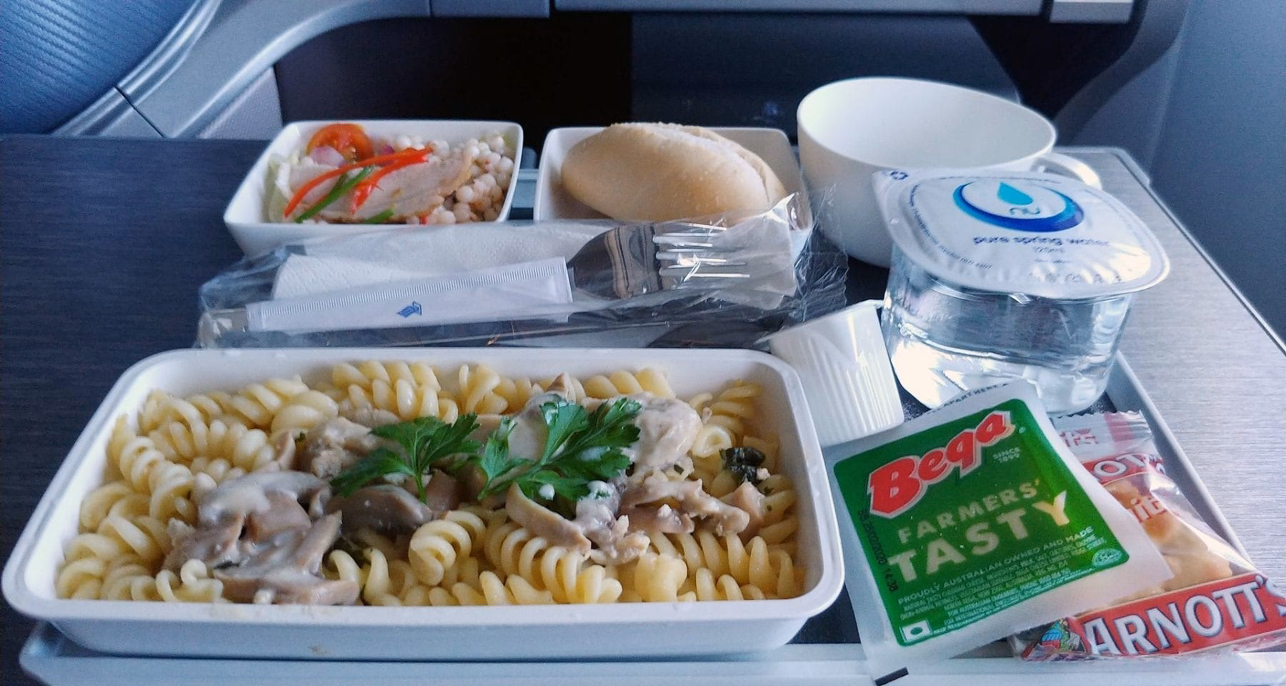 Existe-t-il un code vestimentaire pour la classe affaires de Singapore Airlines ?